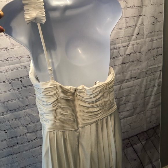 One shoulder wedding dress - Picture 3 of 5